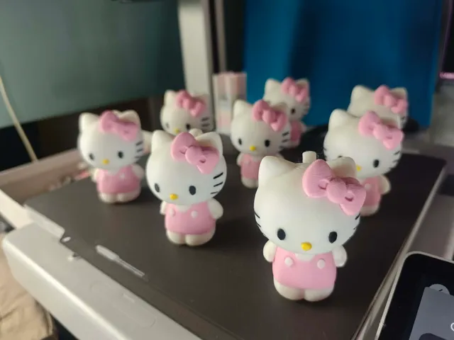 HELLO KITTY KEYCHAIN