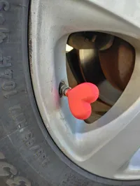 Bouchon de valve en forme de cœur — photo 3