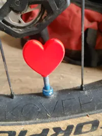 Bouchon de valve en forme de cœur — photo 2