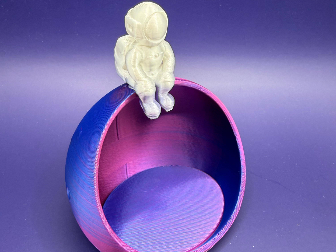 Astronout on the moon - tray