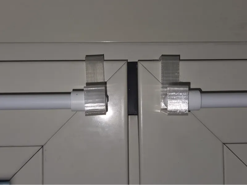 Ganci per bastoni tende per infissi PVC