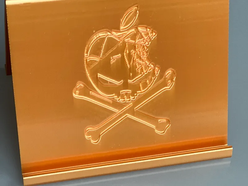 iPad mount "Hackintosh" (Apple Skull)