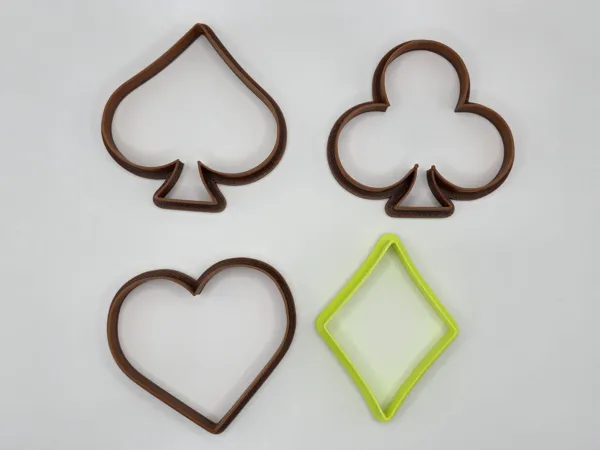 Emporte-pièces symboles de cartes (cœur, pique, trèfle, carreau)
