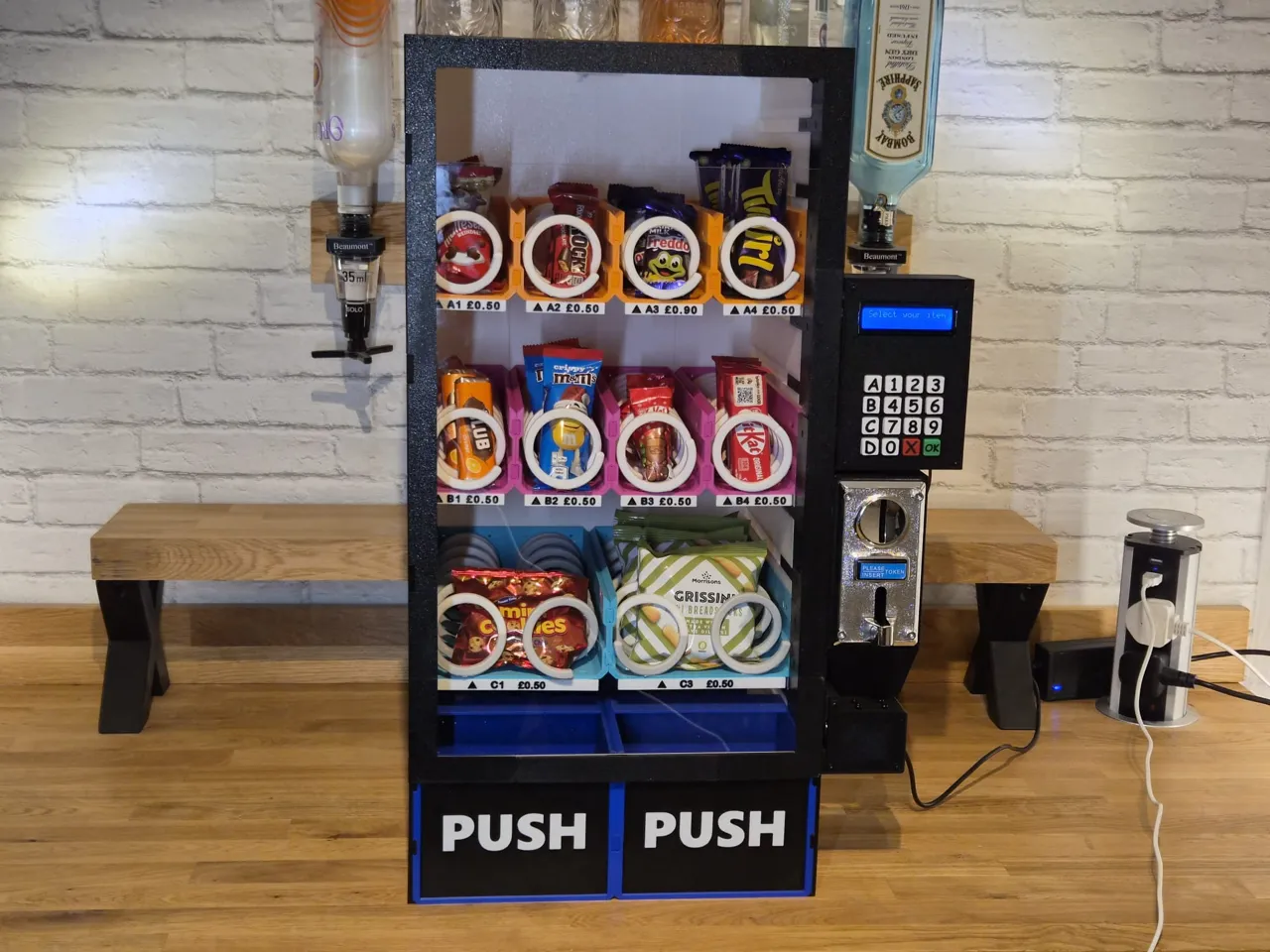 Full-Size Modular Vending Machine view 2