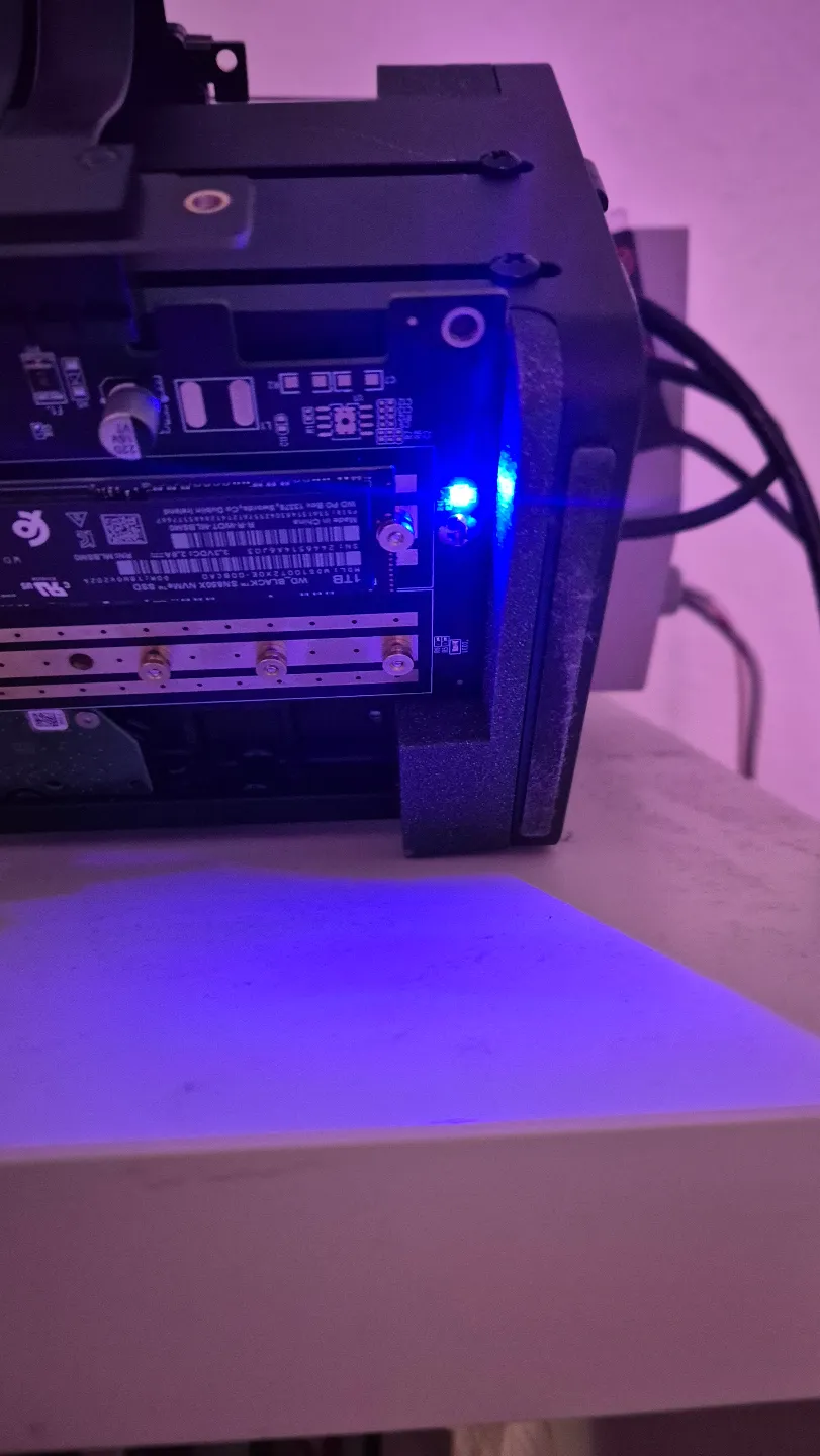 Small Ssd Rack ZimaBlade SSD-Adapter bottom mount - Free 3D Print Model - MakerWorld