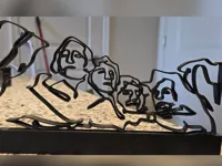 Mount Rushmore stylisé avec socle — photo 3