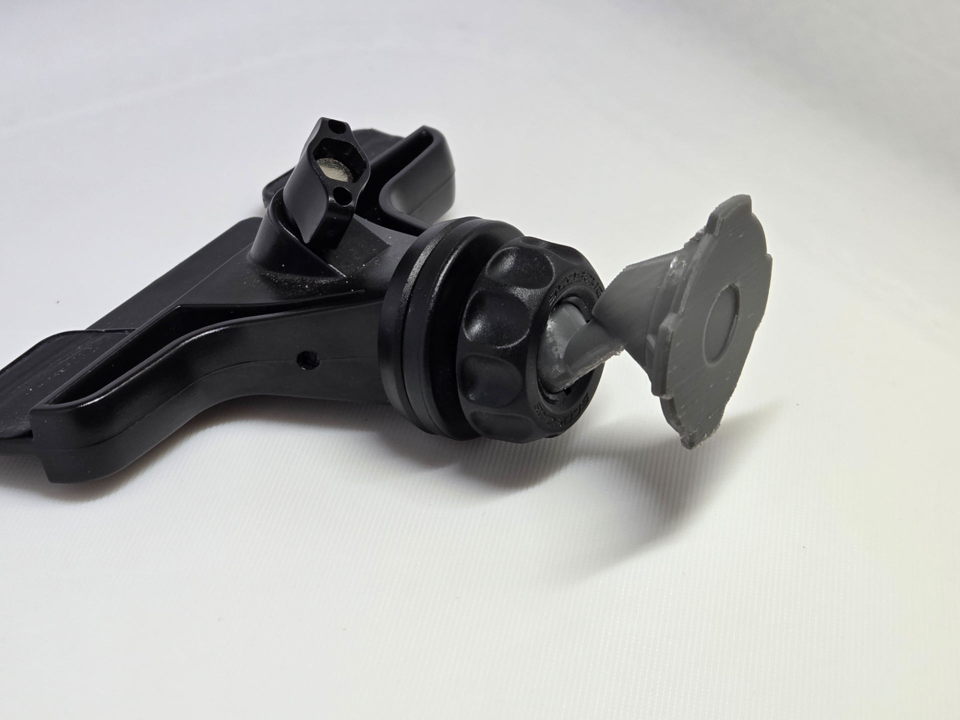 Quad Lock to ball joint (Scosche 15mm) adaptor