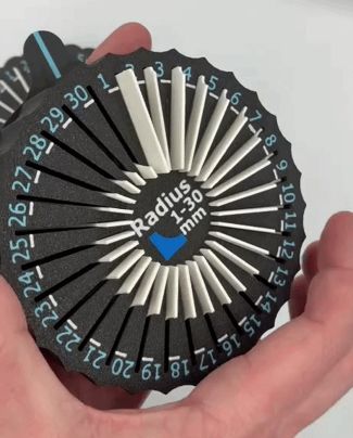 Radius gauge with spinning organizer