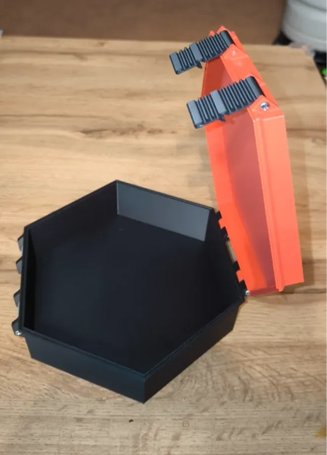Closable box with clips and rubber seal. Remixed by motorola2001 ...