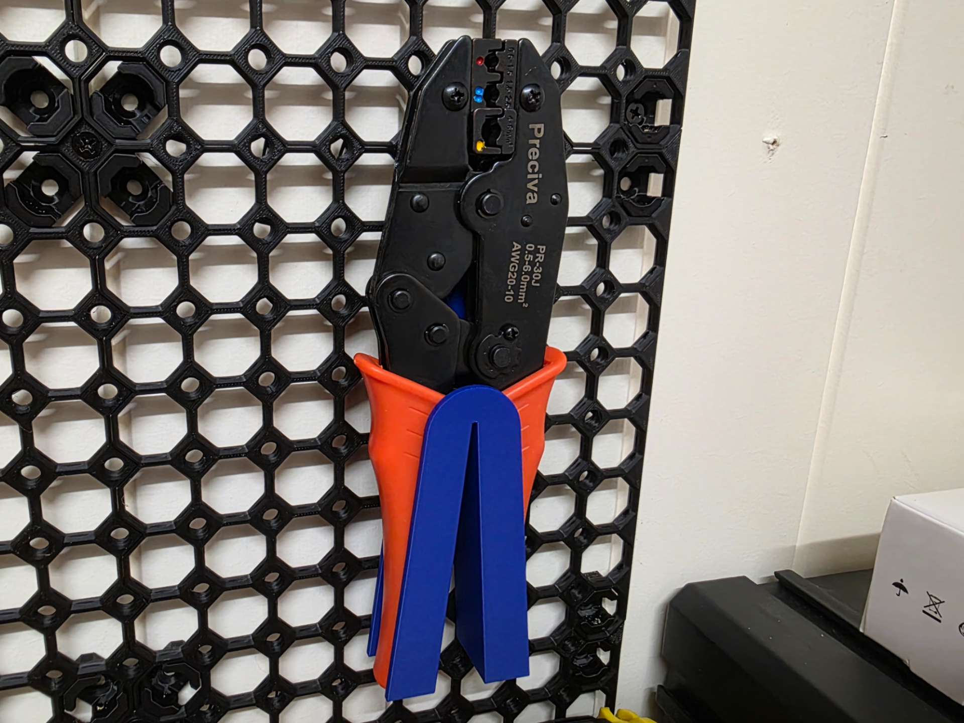 Multiboard bracket for Preciva crimping tool