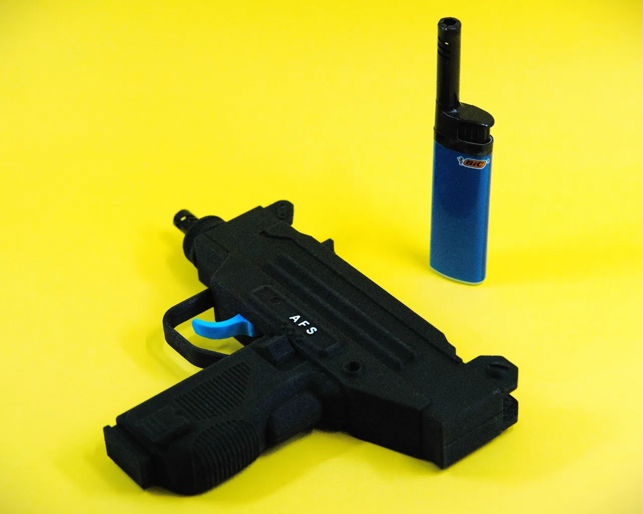 Lighter Uzi view 3