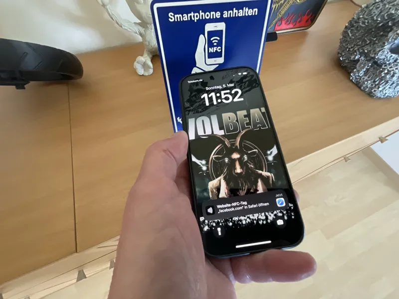 Facebook NFC Tag Aufsteller 