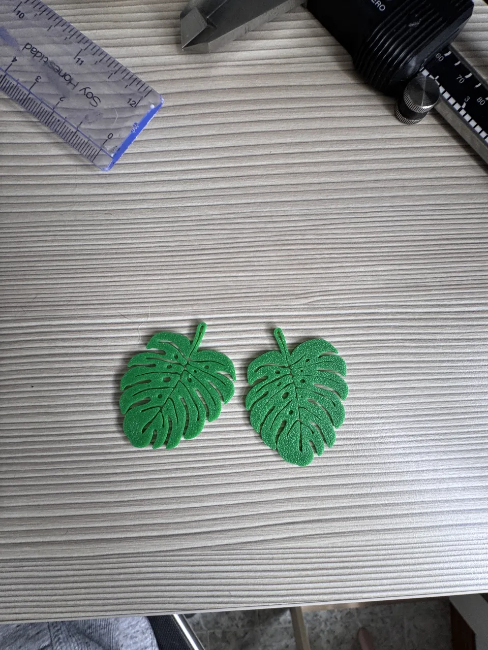 Monstera Earrings - Keychain view 2
