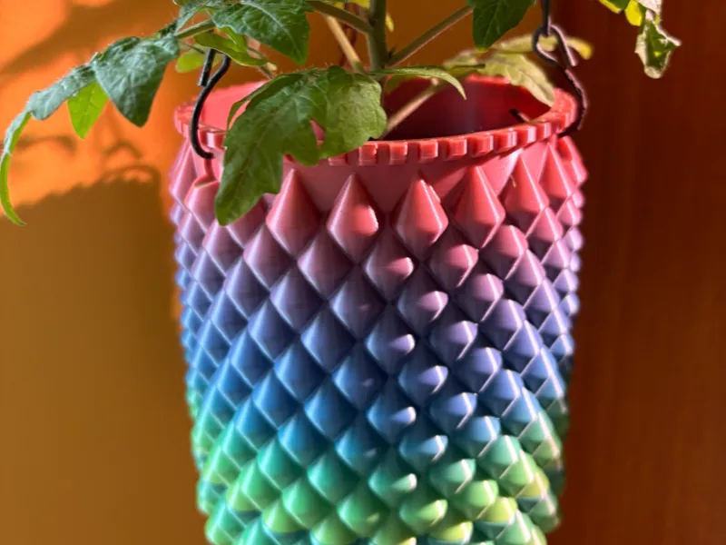 Hanging pearl planter with built in driptray