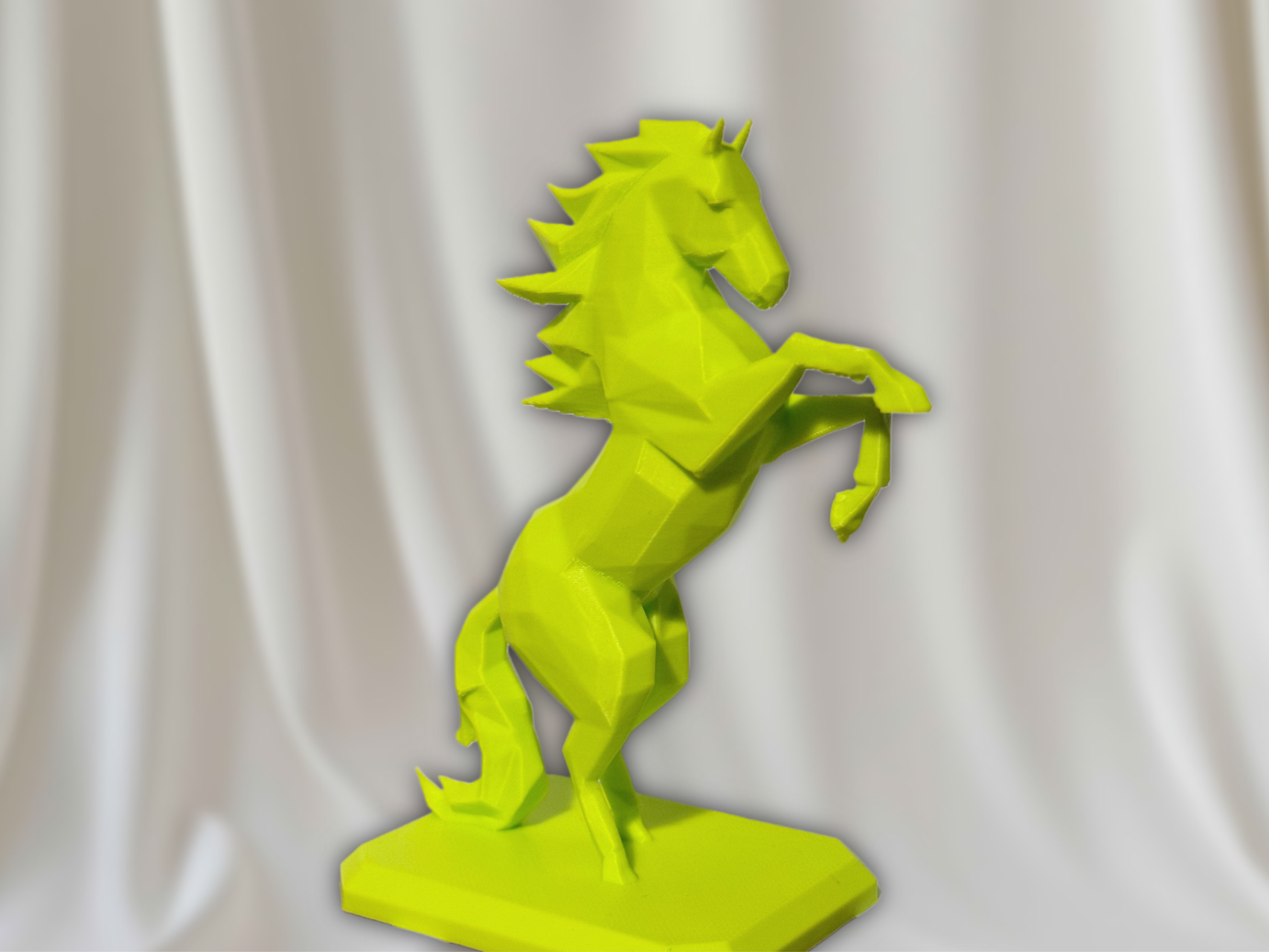 LowPoly Elegance: Geometric Horse Sculpture