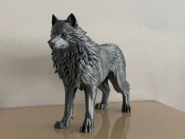 Statue de loup solitaire