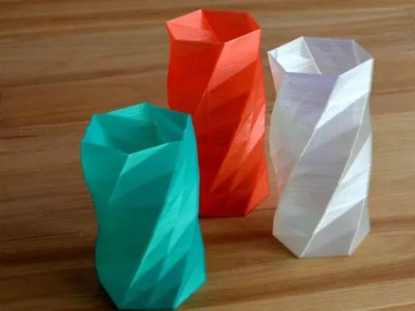 Vase torsadé à 6 faces