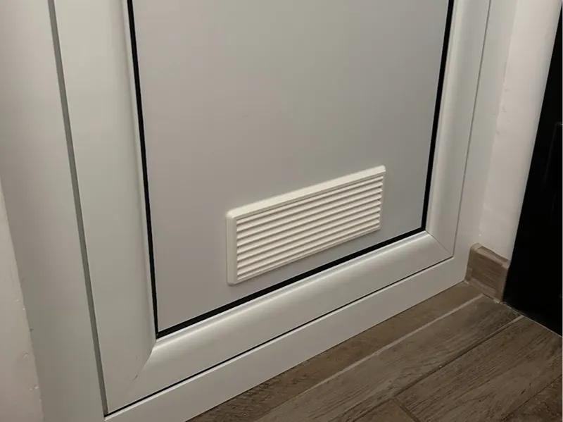 Bathroom door vent