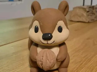 Eichhörnchen mit Walnuss