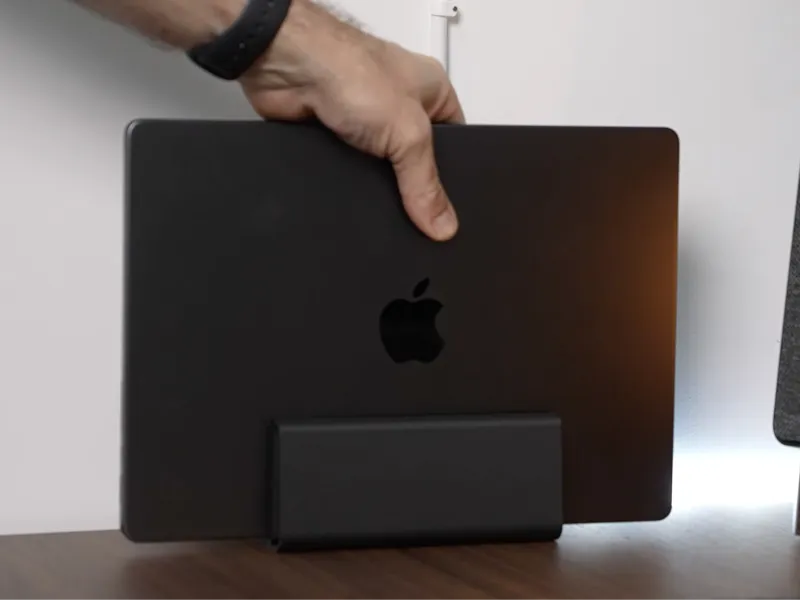 Macbook Pro 14" stand 