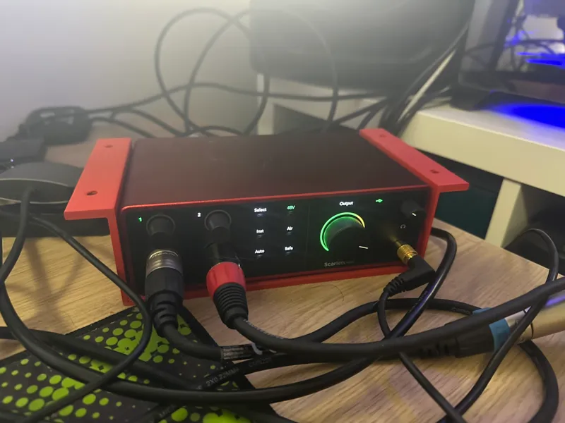 Focusrite Scarlet 4i4 gen4 - Under the table holder