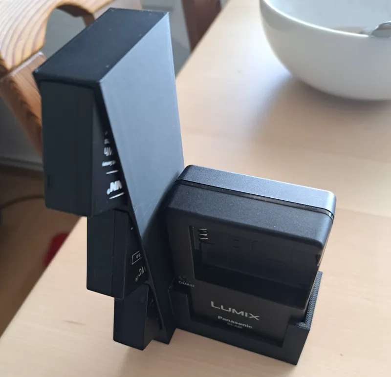 Lumix DE-A80 Holder / Halter + 3 Accu / Akkus