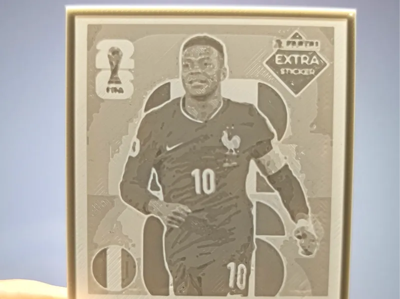 Cromo en 3D de Mbappe Legend (Album Panini 2026)