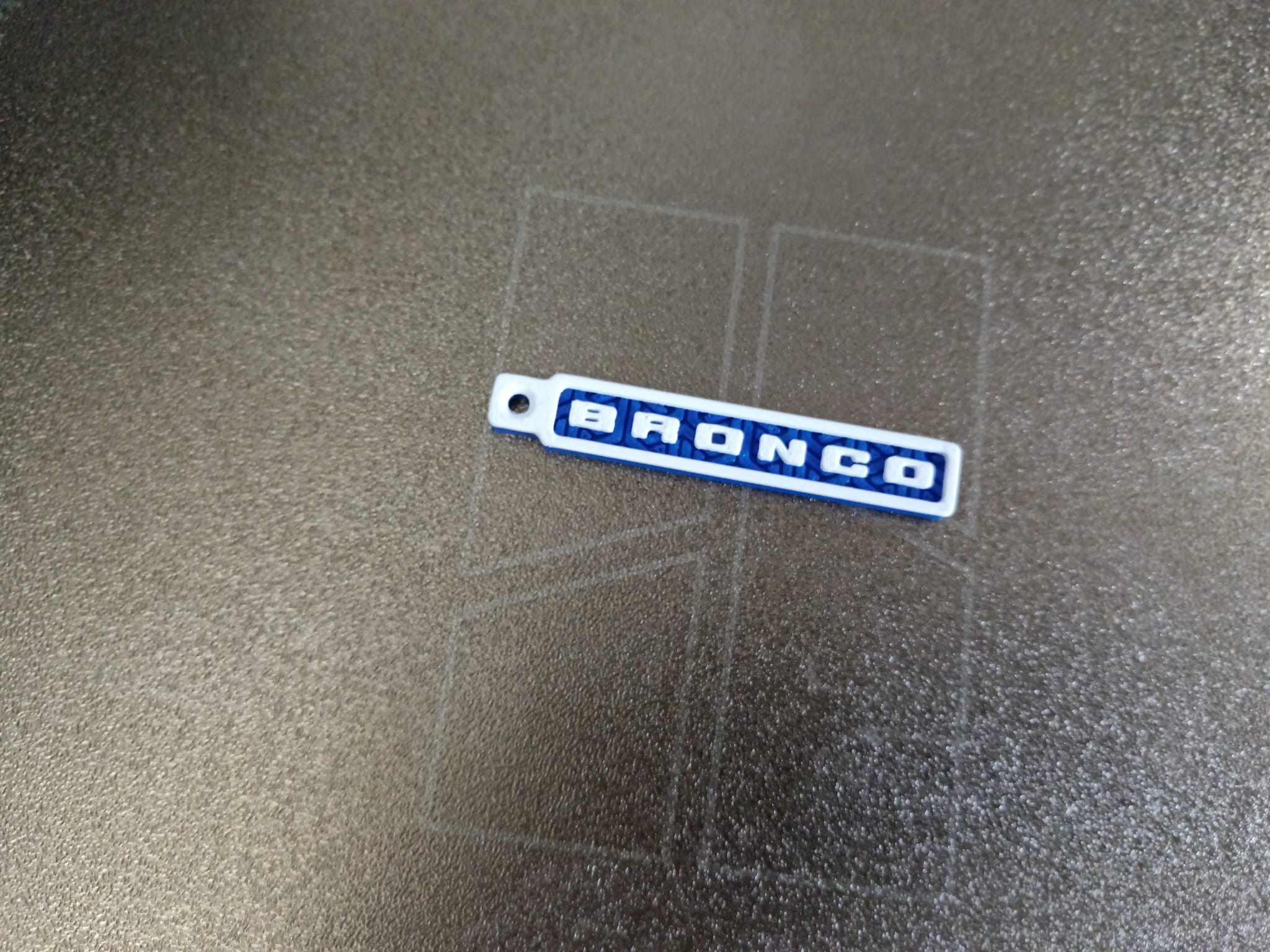 Miniatura 1 do modelo 3D Modern Bronco Keyring