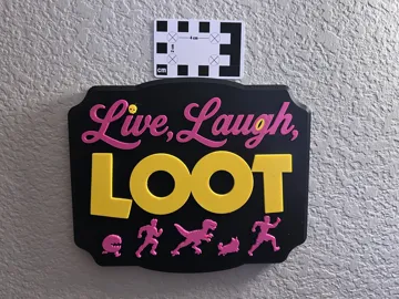 Escenografía en miniatura: Live Laugh Loot | Dungeon Crawler Carl Sign — vista de referencia 3