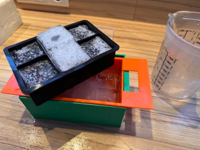 Directional Freezing - crystal-clear ice cubes