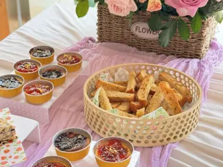 cake stand