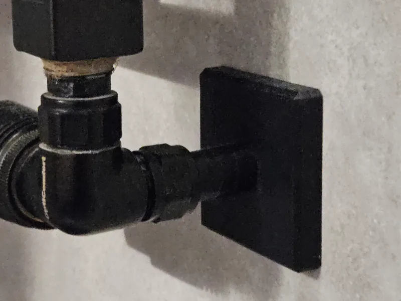 Square heater rosette for PEX16