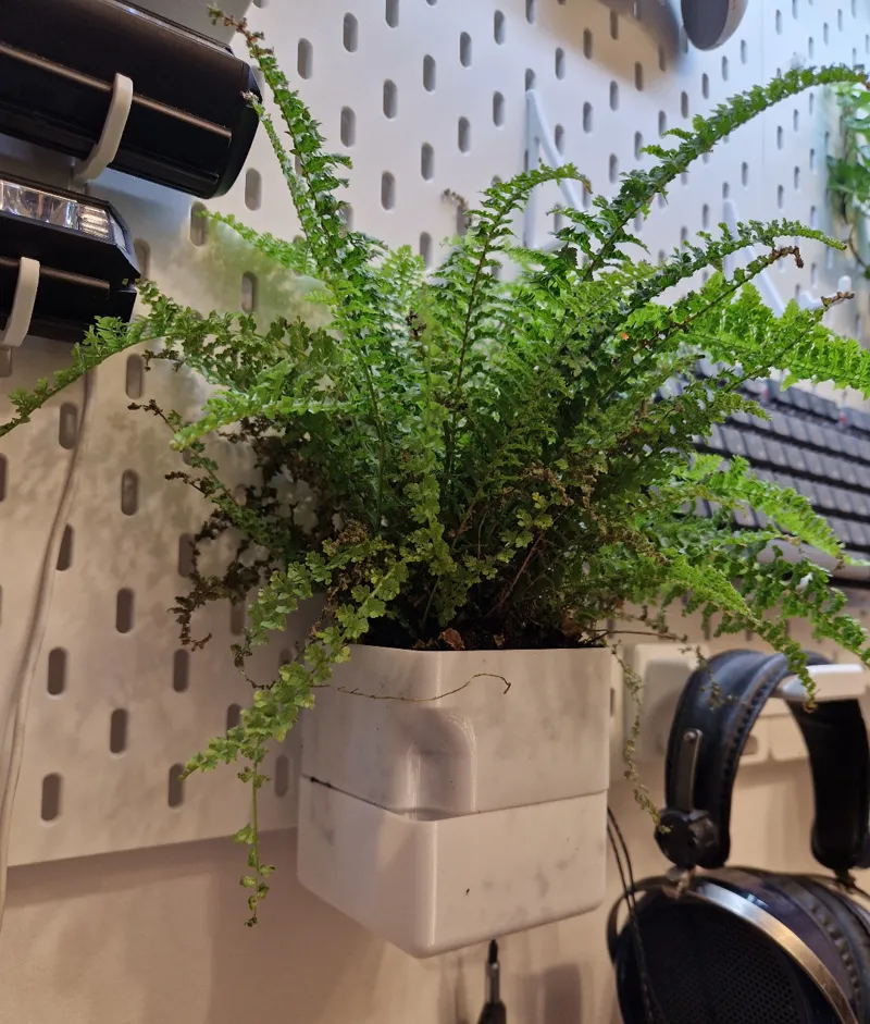 Self watering planter for skadis, t-clip system