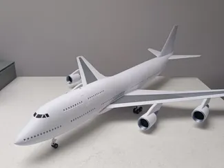 1/100 scale Beoing 747 - 8 model 