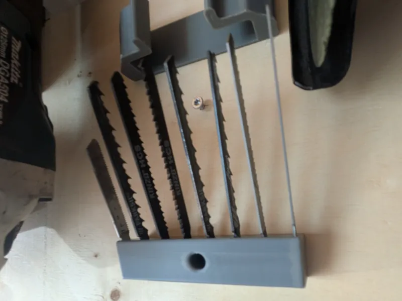 Jigsaw blade holder