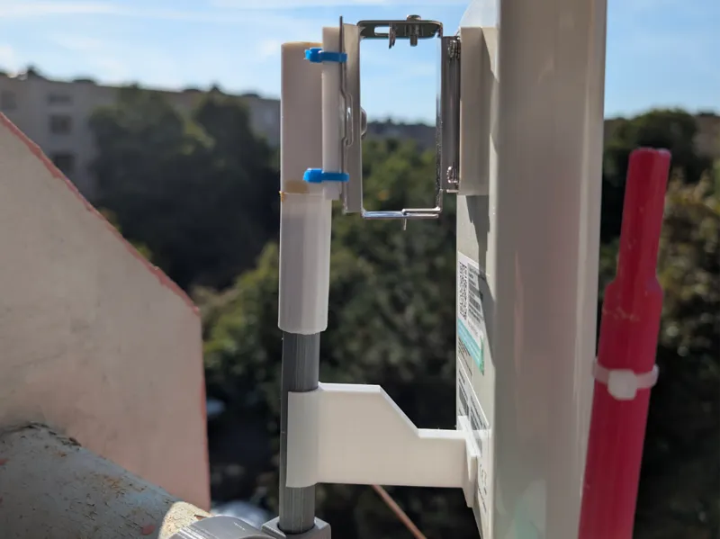 ZTE MC889 5G Wireless Modem mounting adapter