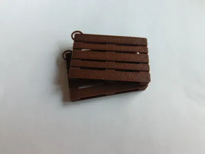 Simple pallet keychain