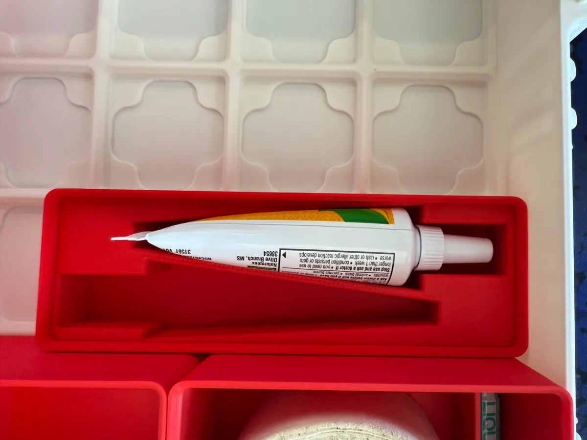 Range-pommades Gridfinity pour trousse de secours