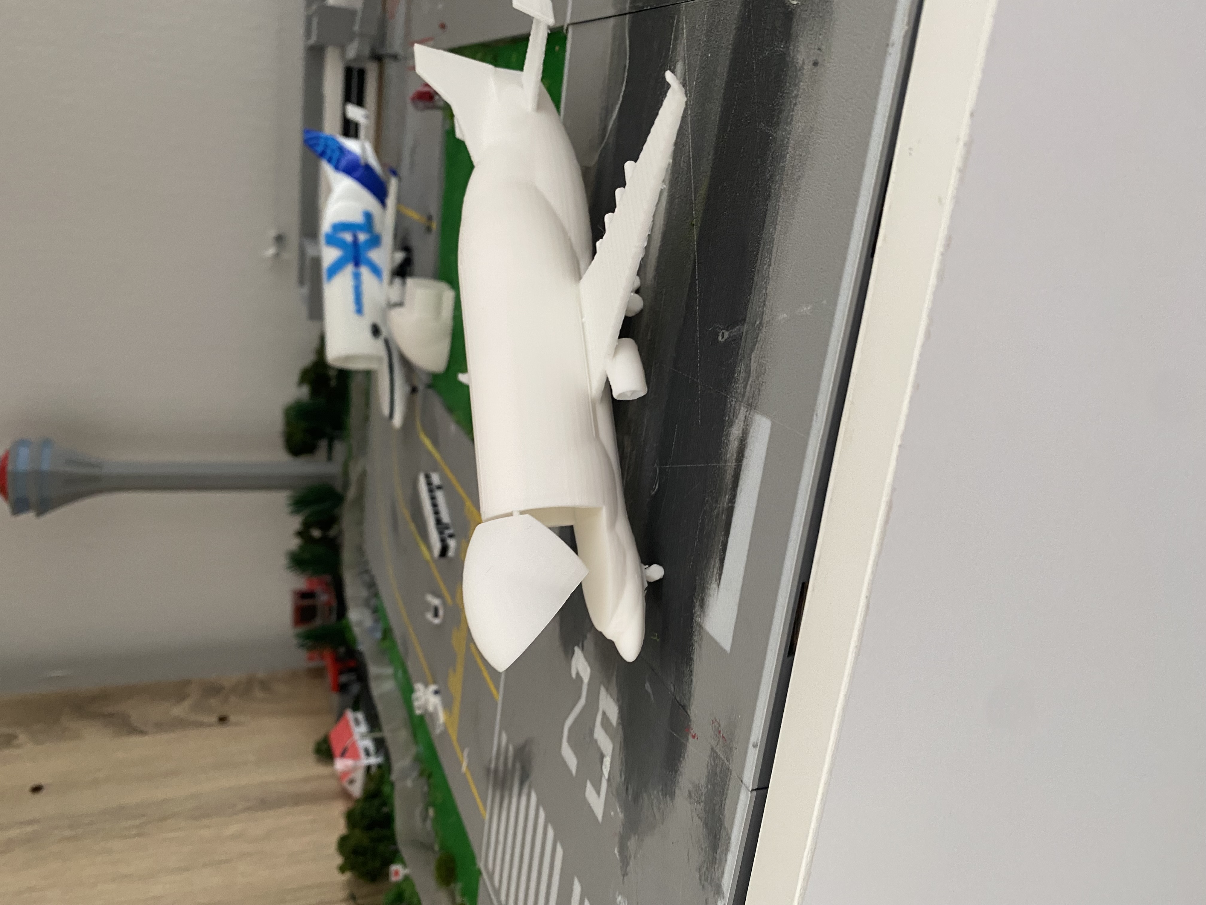 1:400 scale interactive Airbus Beluga XL - 1