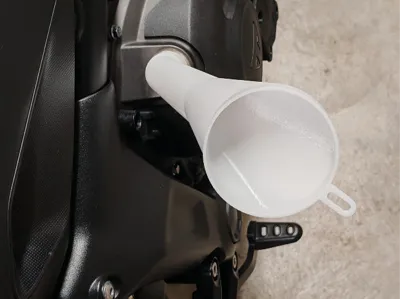 Offset funnel for Triumph Trident 660 motorcycle