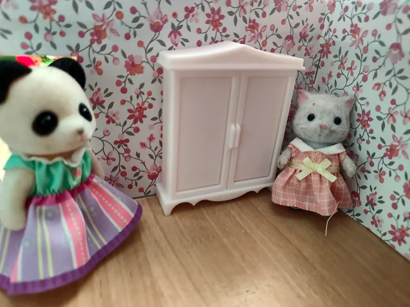 Wardrobe for sylvanians families