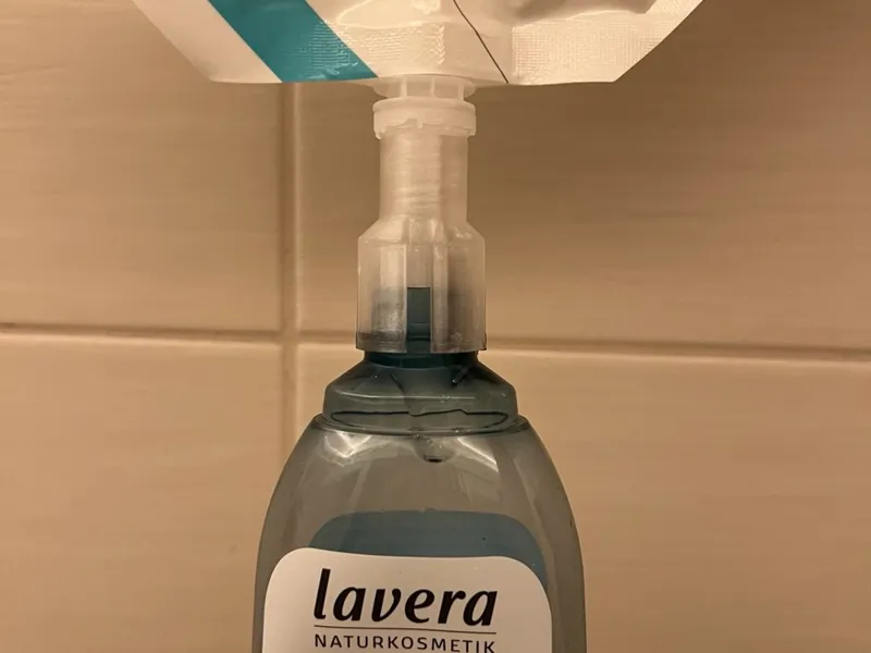 Lavera shower gel refill helper