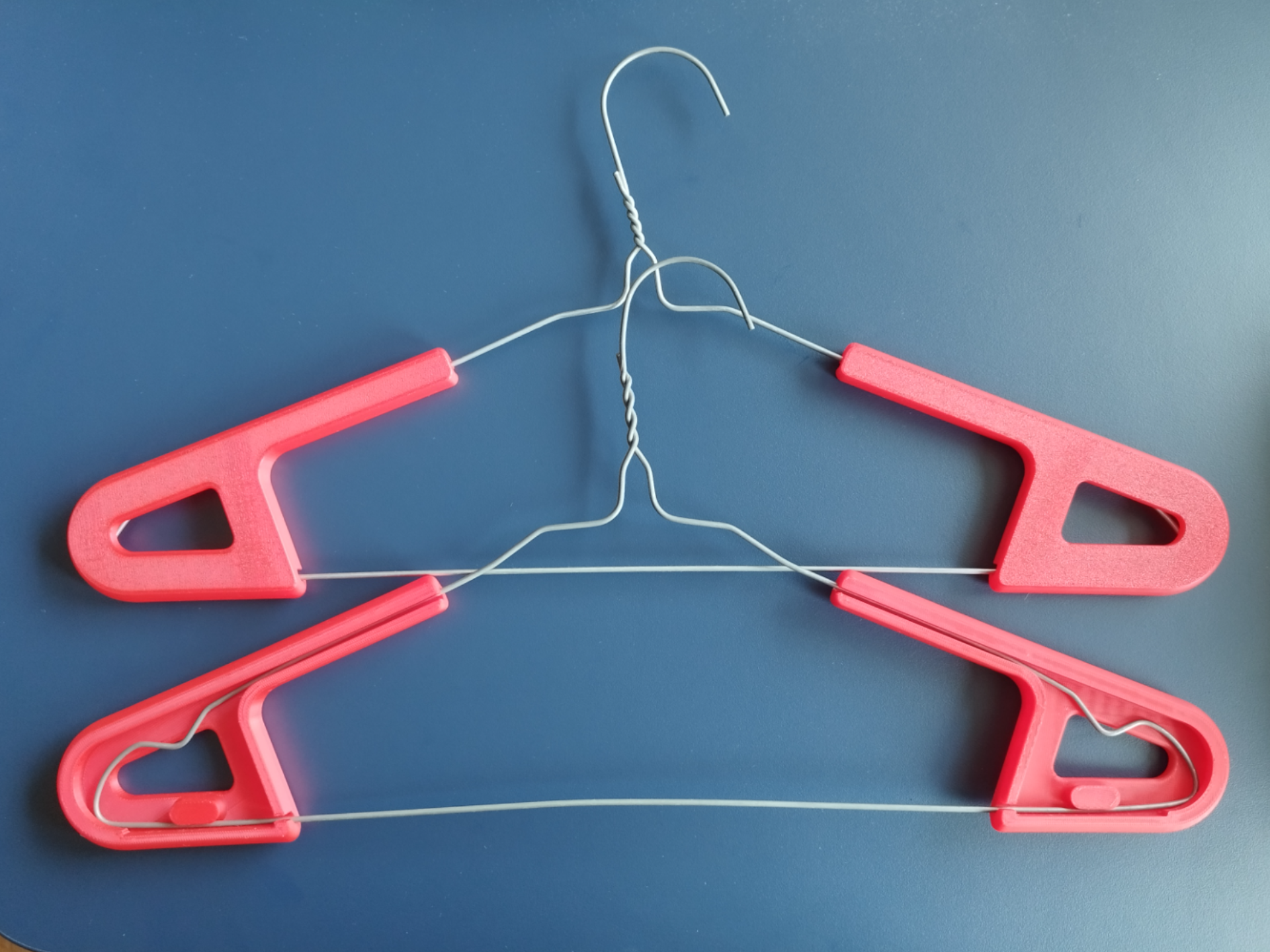 Wire hanger extender / Nakładka na wieszak z drutu