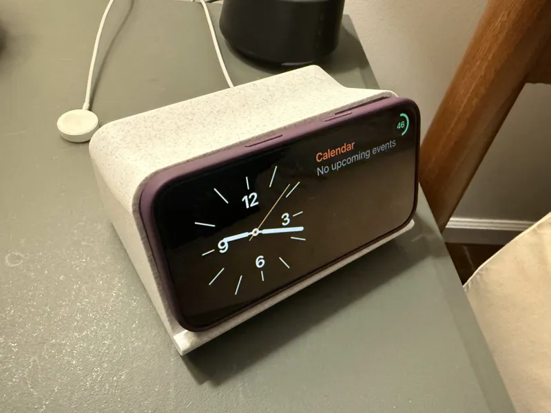 iPhone 16 Minimal Dock