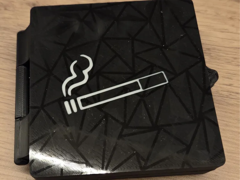 Cigarette case with Magnet lock