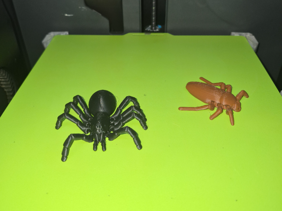 Articulated Tarantula & Cockroach Pack