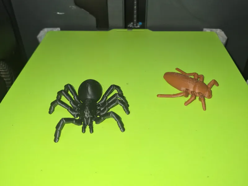 Articulated Tarantula & Cockroach Pack