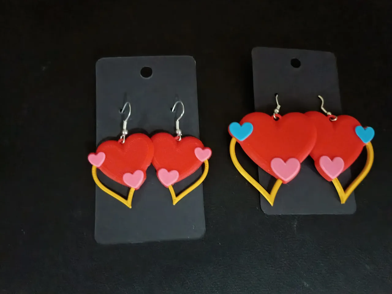 Vday 2026 Earrings Heart with Outline view 3