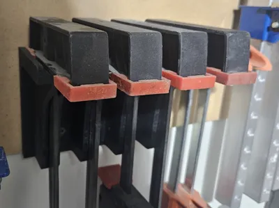 Clamp hanger for Bessey DuoKlamp