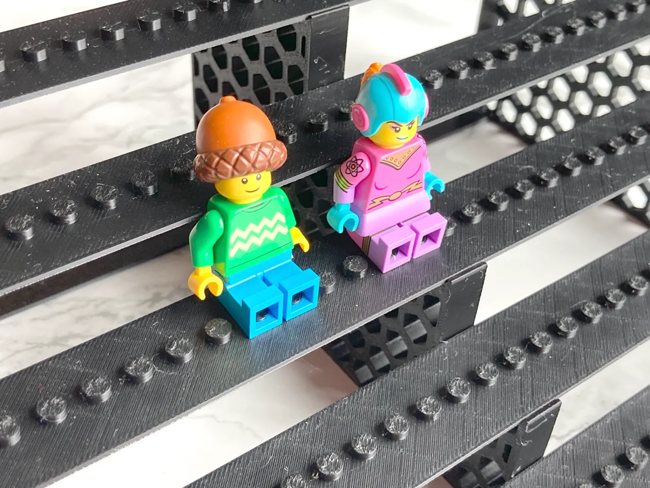 Brick MiniFig / Minifigure Stand / Display view 3